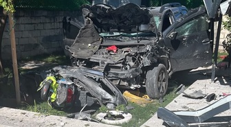 Erzincan'da Otomobil Evin Bahçesine Uçtu