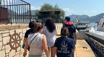 Dalaman'da Gezi Teknesinde Yaralanan Kişi Sahil Güvenlikle Tahliye Edildi