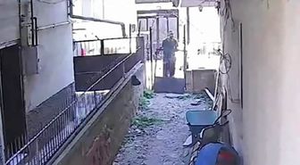Hurdacının Güpegündüz Kapı Hırsızlığı Kamerada