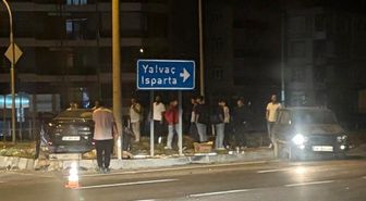 Isparta'da kavşak kazası: 3 yaralı
