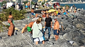 İstanbul'da Sıcak Havada Sarayburnu'nda Serinleme Keyfi