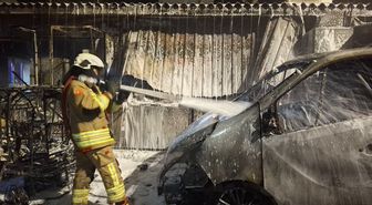 Sinop'ta Yangın: 2 Araç Kullanılamaz Hale Geldi, İş Yeri Hasar Gördü