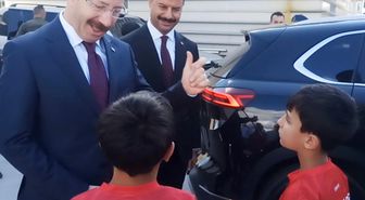 Vali Yamlı'dan Çocuklara Esprili Cevap: 'Parmağını Şaklat Gelir'