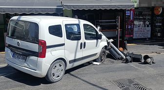 Manavgat'ta Kırmızı Işık İhlali Kaza Yaptırdı