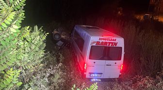 Bartın'da Minibüs ile Otomobil Çarpıştı: 11 Yaralı