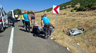 Bingöl'de Hafif Ticari Araç Şarampole Devrildi: 6 Yaralı