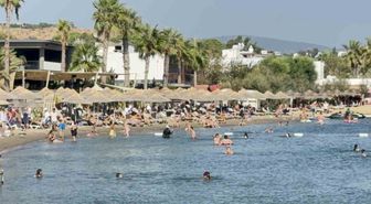 Bodrum'da Sıcak Hava Sahilleri Boşalttı, Deniz Doldurdu