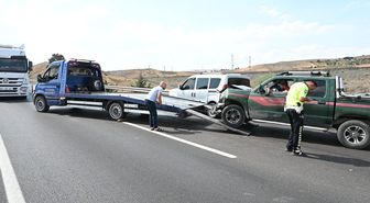 Kırıkkale'de kamyonet ile araç çarpıştı: 1'i bebek 5 yaralı
