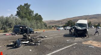 Muradiye'de korkunç kaza: 2 ölü, 9 yaralı