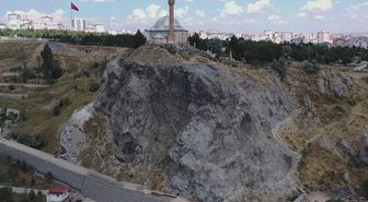Yukarı Tekke'de Kaya Düşmesi Riskine Karşı Çalışmalar Sürüyor