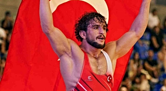Milli güreşçi Duman'dan Akdeniz Oyunları'nda altın madalya
