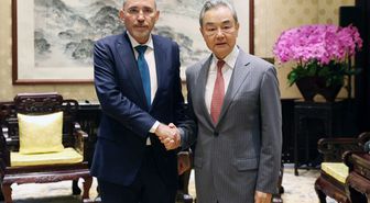 Wang Yi ile Ürdünlü mevkidaşı Safedi Pekin'de bir araya geldi