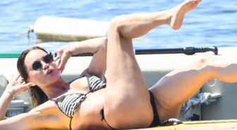 Ebru Şallı tatilde de boş durmadı! Spor salonunu denize taşıdı