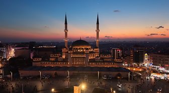 Taksim Camii'nde Mevlid Kandili Coşkusu