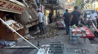 Gölcük'te İş Hanında Çökme: 2 Yaralı