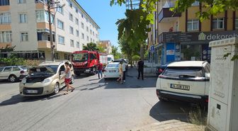 Gebze'de Araç Çarpışması: 1 Yaralı