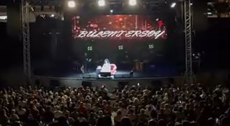 Kuşadası AVM’de sahne alan Bülent Ersoy’dan ağza alınmayacak küfürler