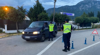 Muğla'da Jandarma denetimlerinde 77 aranan şahıs yakalandı, 22'si tutuklandı