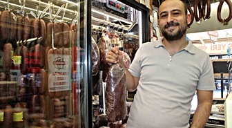 Gurbetçi akını Kapalı Çarşı'da pastırma ve sucuk satışlarını artırdı