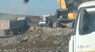 Siirt'te Demir Yolu İnşaatında İş Makinesi Yangını