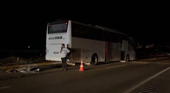 Sivas'ta Otobüs ile Otomobil Çarpıştı: 2 Yaralı