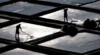 3 Bin Yıllık Gelenek: Kemah'ta Doğal Tuz Üretimi Sürüyor