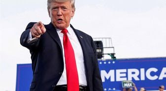 Trump, Kanada'ya yönelik otomobil ve kamyon tarifelerinin yüzde 50'ye yükseltileceğini açıkladı