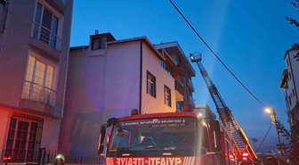 Ümraniye'de çatı yangını paniğe neden oldu