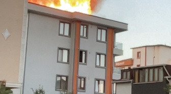 Ümraniye'de çatı yangını paniği