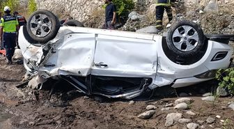 Aladağ'da Dereye Uçan Otomobilde 2 Kişi Öldü, 1 Kişi Yaralandı