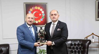AYTO'dan Yeni Başsavcı Arısoy'a Efe Heykeli ve İncir Ziyareti