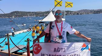 Öğretim Üyesi Baykal Karataş, Boğaziçi Kıtalararası Yüzme Yarışı'nı Başarıyla Tamamladı