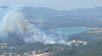 Çanakkale'de zirai alanda yangın: 5 uçak ve 5 helikopterle müdahale