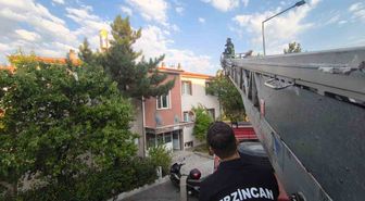 Erzincan'da Çatıda Mahsur Kalan Yavru Kedi Kurtarıldı
