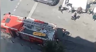 Gaziosmanpaşa'da Ayakkabıcıda Yangın: Mahsur Kalanlar Çatıdan Kurtarıldı