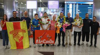Ferhat Arıcan ve Takım Arkadaşları İzmir'de Karşılandı