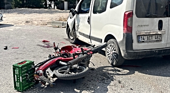Mudurnu'da motosiklet ile hafif ticari araç çarpıştı: 1 ağır yaralı