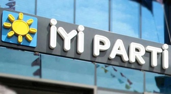 İYİ Parti Selçuk'ta yeni ilçe başkanı Ziya Tüccar oldu