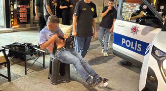 Aksaray'da Bıçaklı Yaralama: Şüpheli Kaçtı, Yaralı Soyunup Polise Direnç Gösterdi