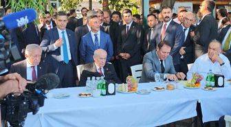 Bahçeli, Ahlat'ta Vatandaşlarla Buluştu