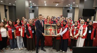 Damla Gönüllüleri Niğde Valisi'ni Ziyaret Etti