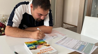 Otizmli genç, evde çalışarak üniversiteyi kazandı