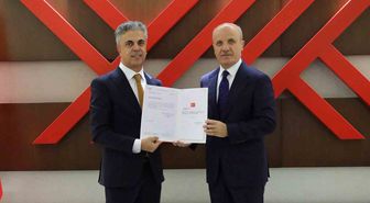Erzincan Binali Yıldırım Üniversitesi Rektörü Kuyrukluyıldız Mazbatasını Aldı
