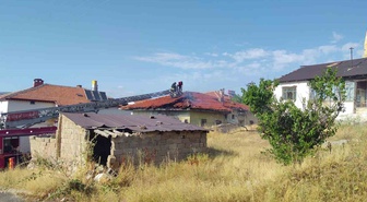 Şarkışla'da Ev Yangını: 1 Yaralı