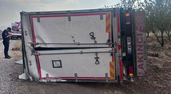 Gölbaşı'nda Kamyon Devrildi: 1 Yaralı