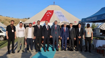 Ağrı Valisi Malazgirt Zaferi Kutlamalarında Hakkâri Çadırını Ziyaret Etti