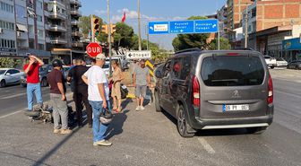 Nazilli'de motosiklet-araç çarpışması kamerada