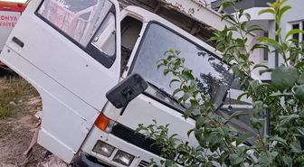 Beyşehir'de Freni Boşalan Kamyonet Faciası: Genç Kurtarıldı