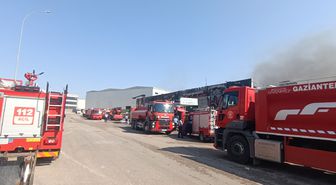 Gaziantep'te Elyaf Fabrikasında Yangın: 2 İşçi Dumandan Etkilendi