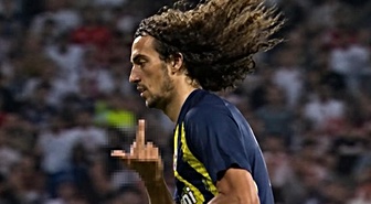 Guendouzi'den Lyon taraftarına olay hareket